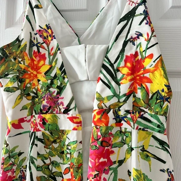 NWT Adelyn Rae Floral Jumper Size Medium - Picture 7 of 15